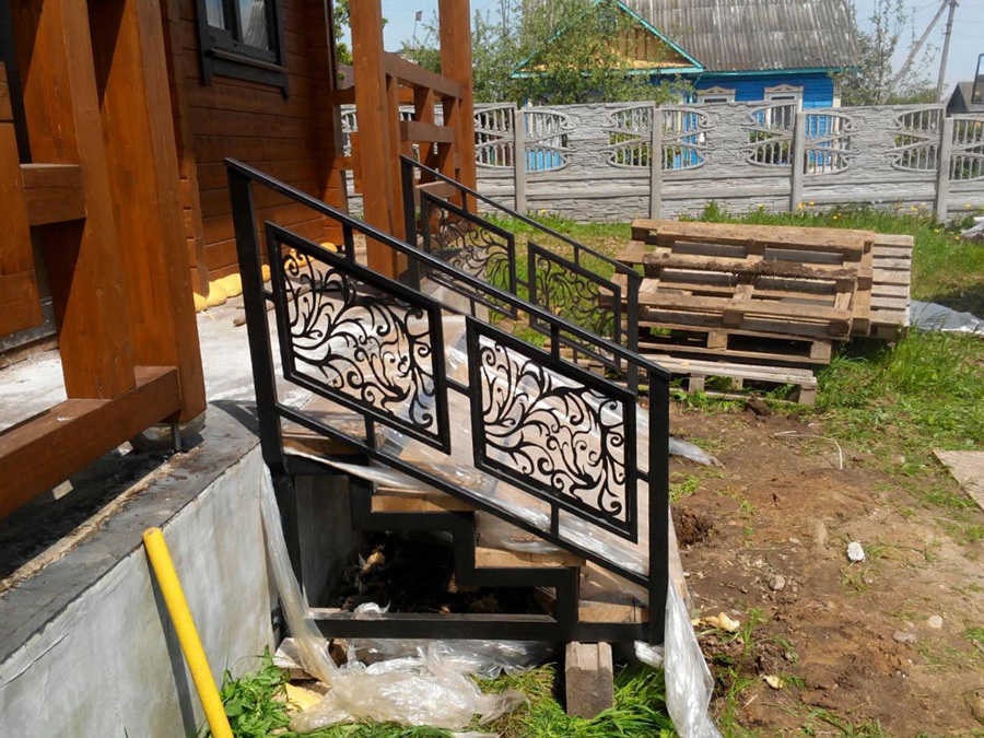 Крыльцо с применением плазменной резки